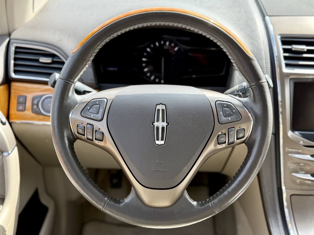 Used 2013 Lincoln MKX AWD image 16