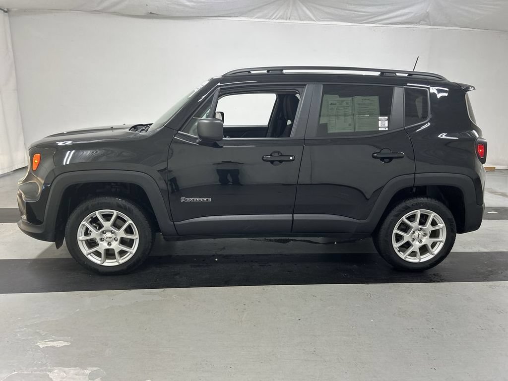 Used 2023 Jeep Renegade Latitude w/ Premium Group AWD/4WD image 6
