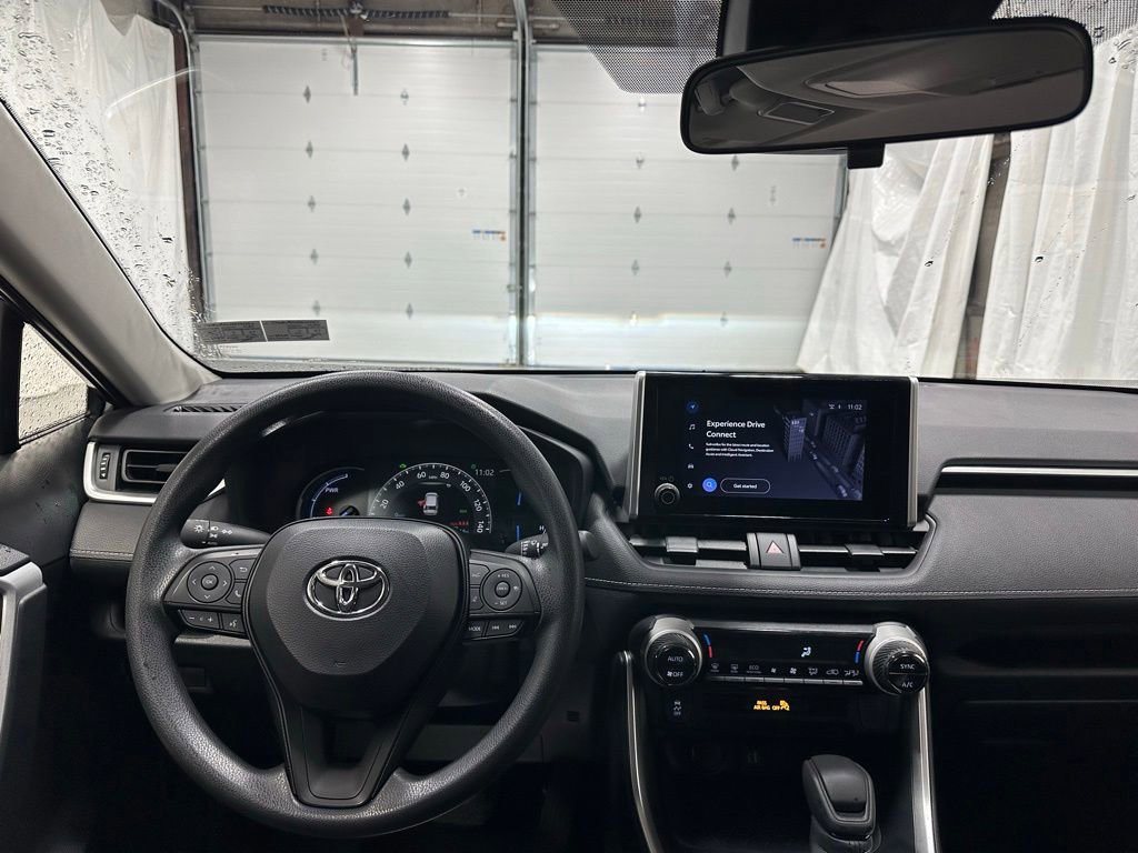 Used 2025 Toyota RAV4 XLE AWD/4WD image 16