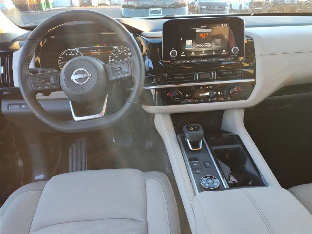 New 2025 Nissan Pathfinder SV w/ Black Appearance Package image 9