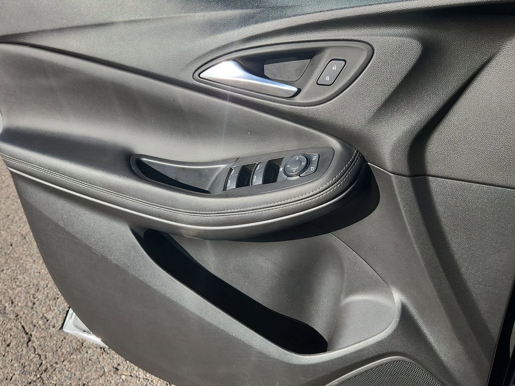 Used 2024 Buick Encore GX Sport Touring image 7