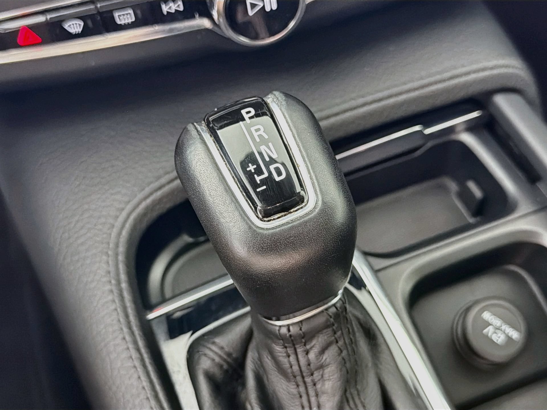 Used 2018 Volvo S90 T5 Momentum w/ Convenience Package FWD image 17