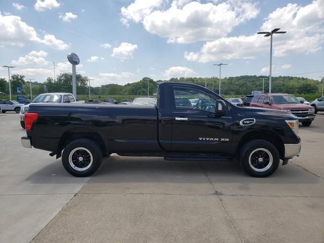 Used 2018 Nissan Titan SV AWD/4WD image 3