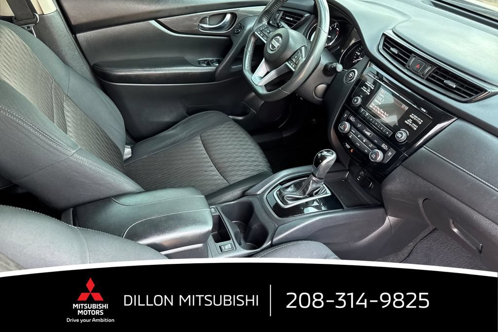 Used 2017 Nissan Rogue SV AWD/4WD image 16