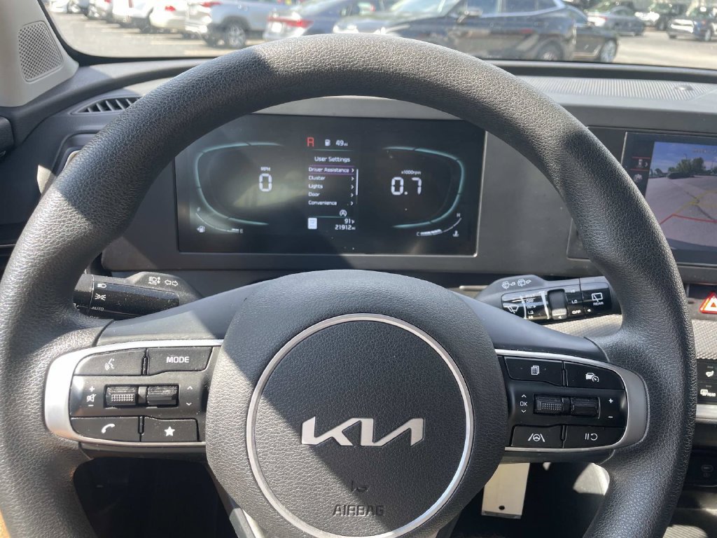 Used 2025 Kia Sportage LX AWD/4WD image 28