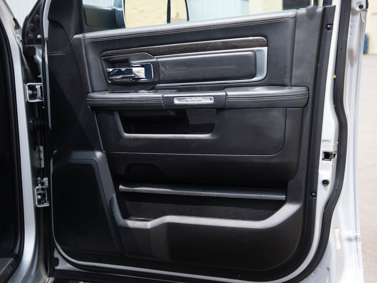 Used 2017 RAM 2500 Limited AWD/4WD image 9