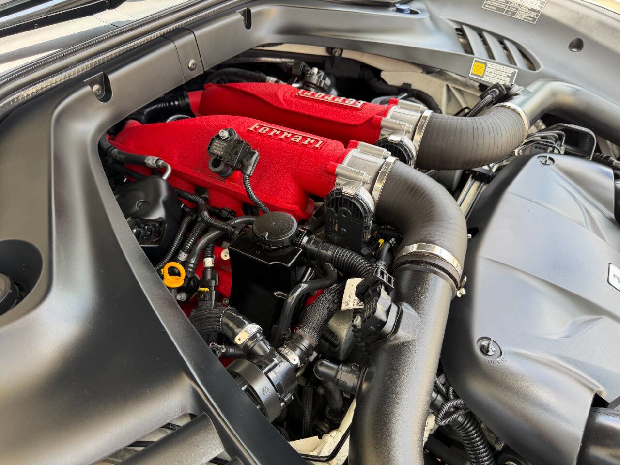 Used 2015 Ferrari California T RWD image 32