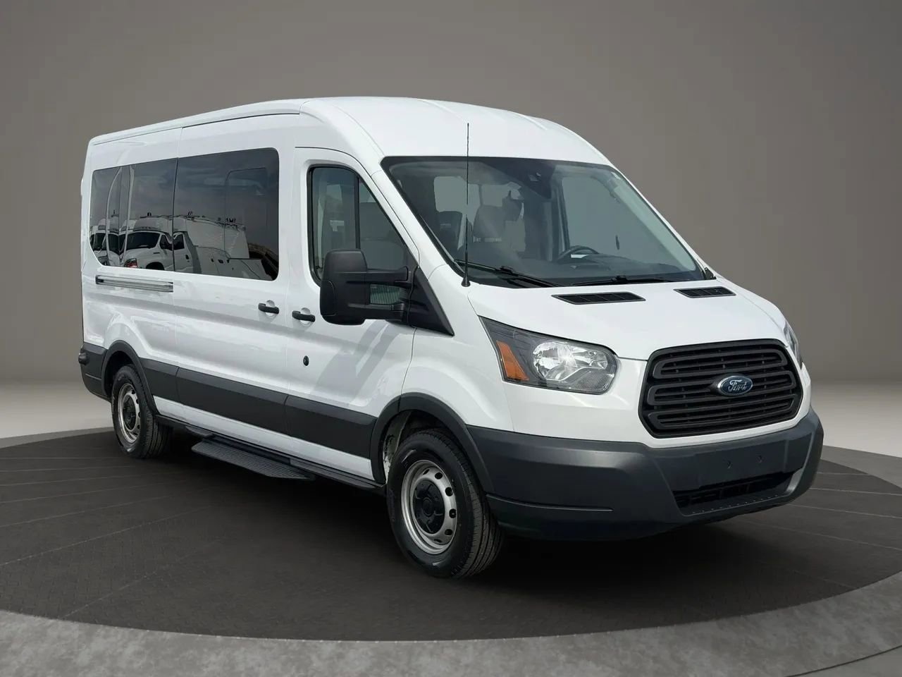 Used 2018 Ford Transit 350 XL image 9