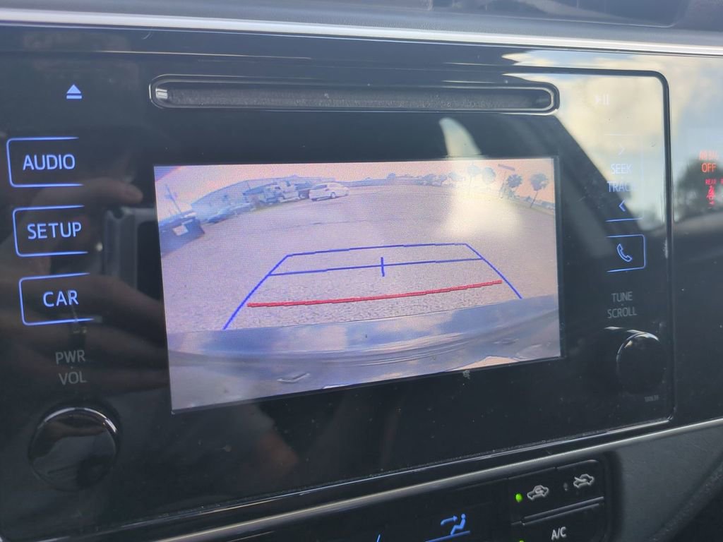 Used 2018 Toyota Corolla LE FWD image 23