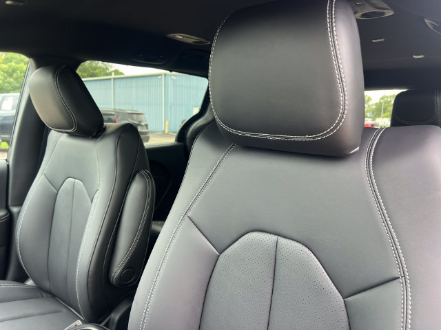 New 2027 Chrysler Pacifica Select AWD/4WD image 12