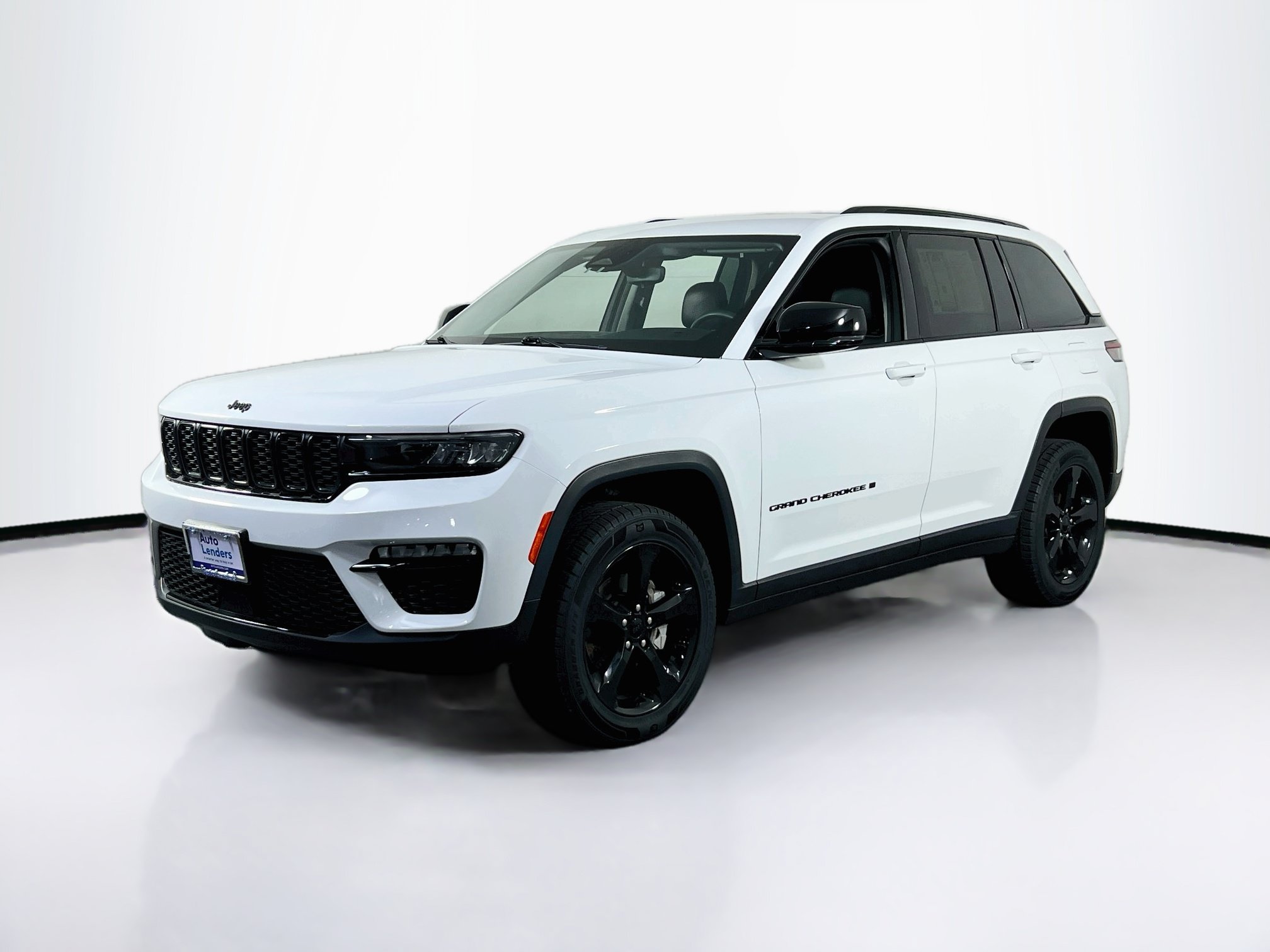 Used 2023 Jeep Grand Cherokee Limited w/ Black Appearance Package AWD/4WD image 1