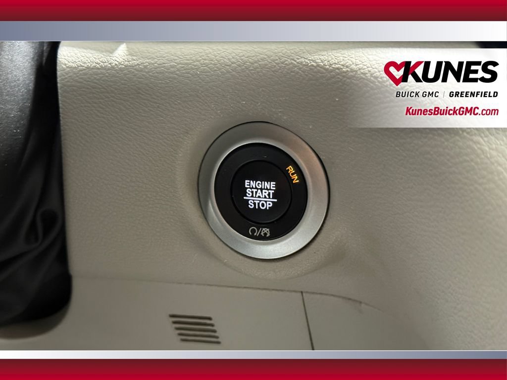 Used 2024 Chrysler Pacifica Touring-L FWD image 31