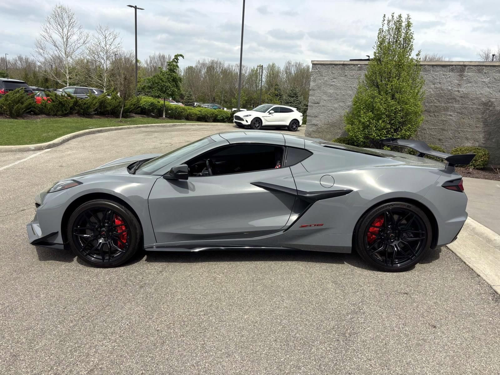 Used 2024 Chevrolet Corvette Z06 w/ Z07 Performance Package RWD image 8
