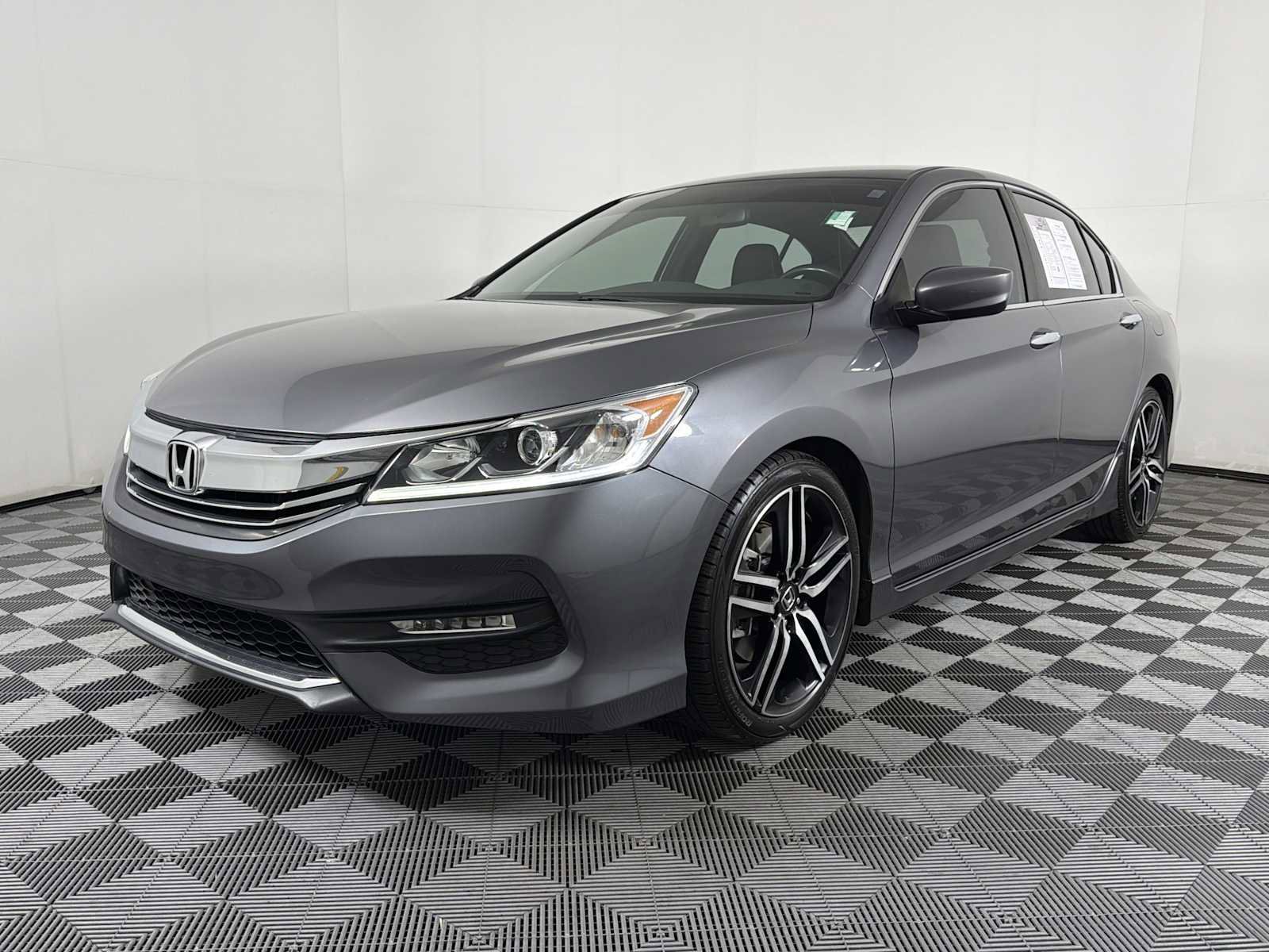 Used 2016 Honda Accord Sport image 3