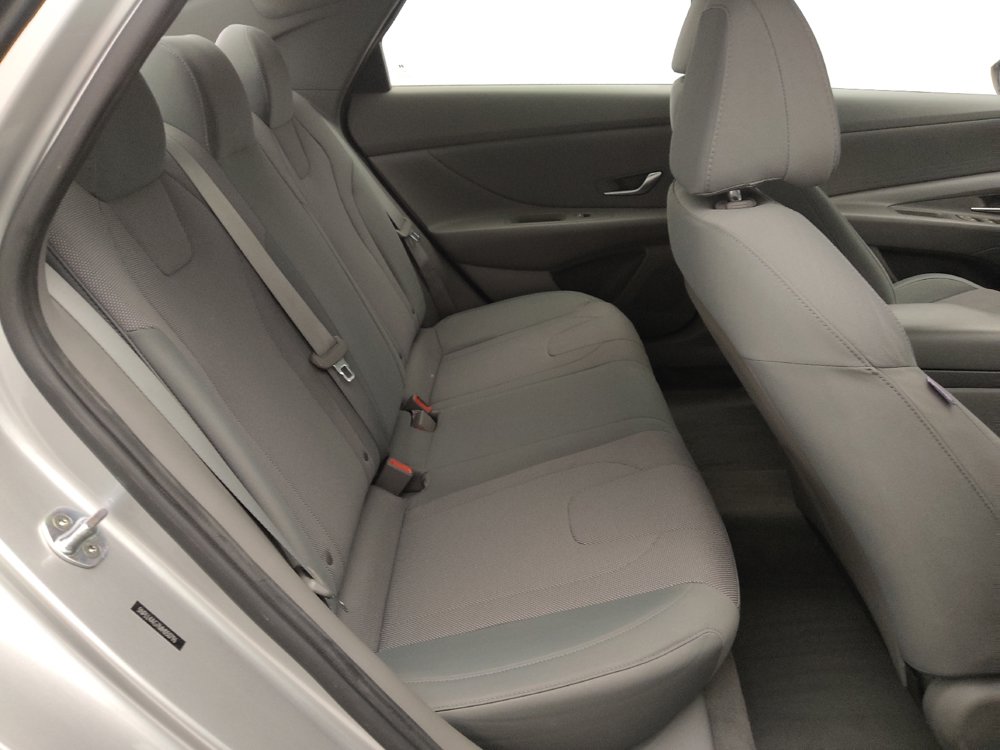 Used 2021 Hyundai Elantra SE FWD image 19