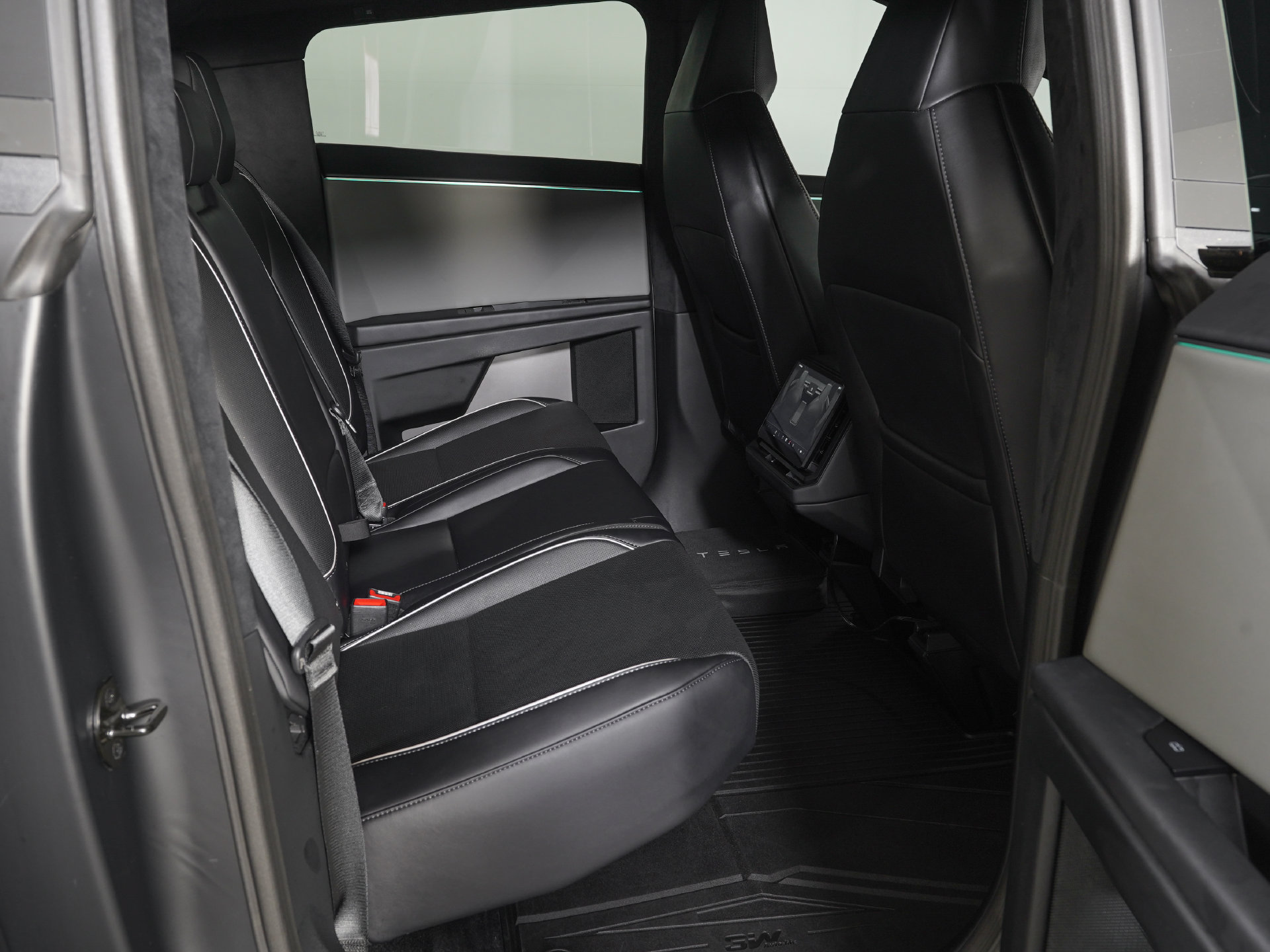 Used 2025 Tesla Cybertruck AWD Crew Cab image 11