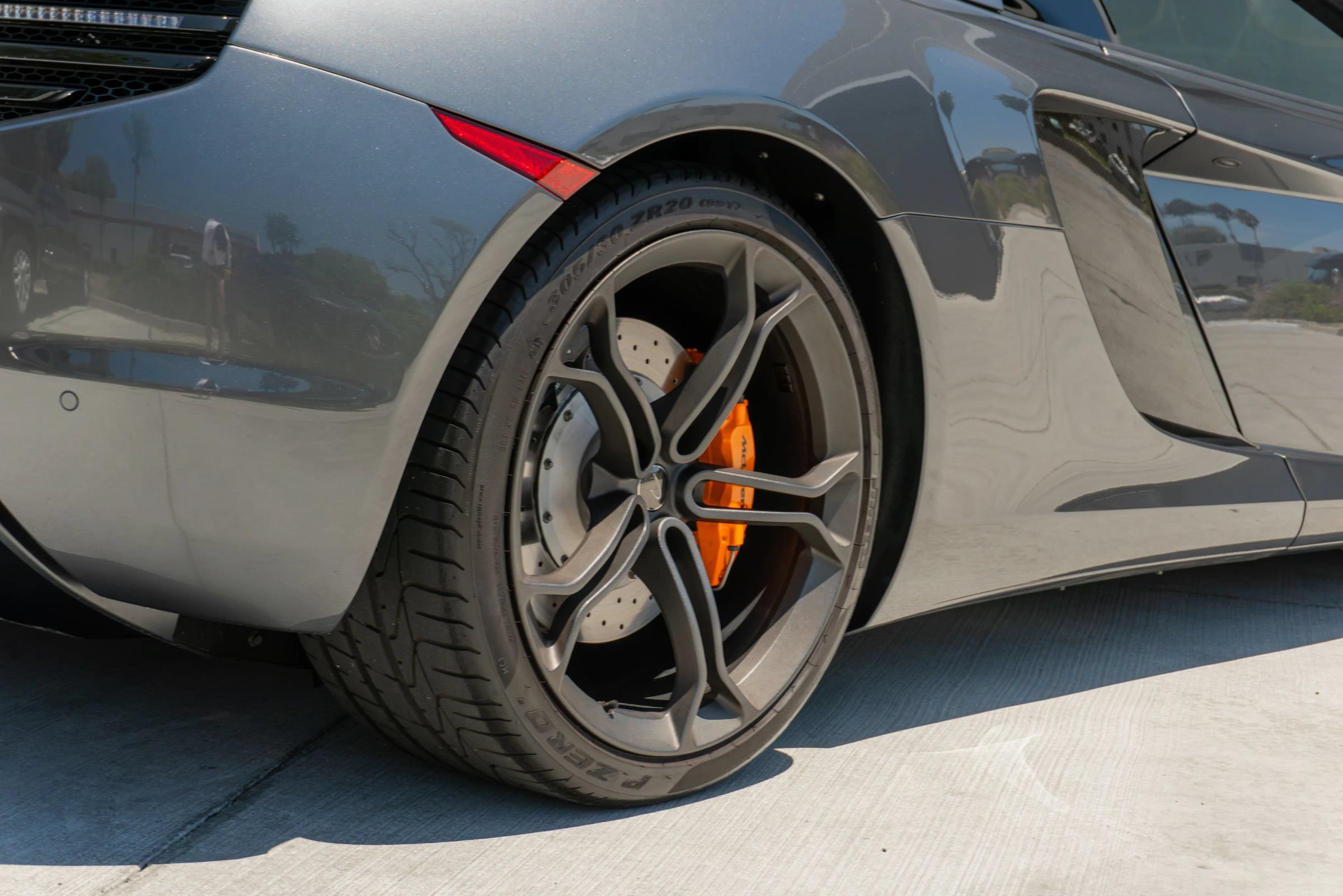 Used 2014 McLaren MP4-12C Spider RWD image 45