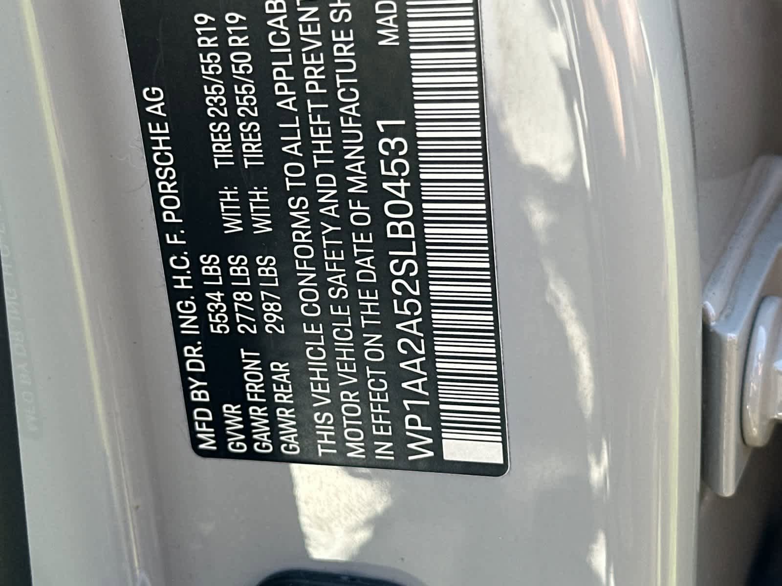 Certified 2025 Porsche Macan AWD/4WD image 33