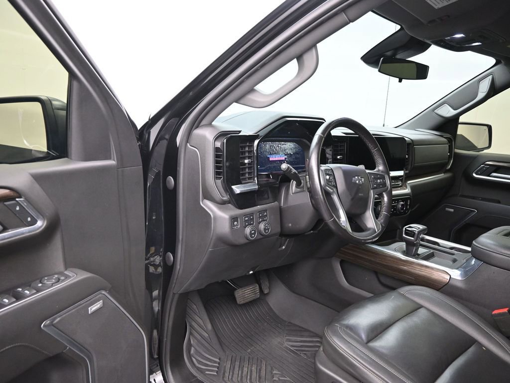 Used 2022 Chevrolet Silverado 1500 LT Trail Boss w/ LT Trail Boss Premium Package AWD/4WD image 10