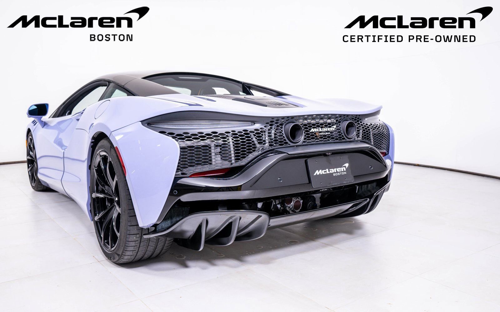 Used 2023 McLaren Artura image 10