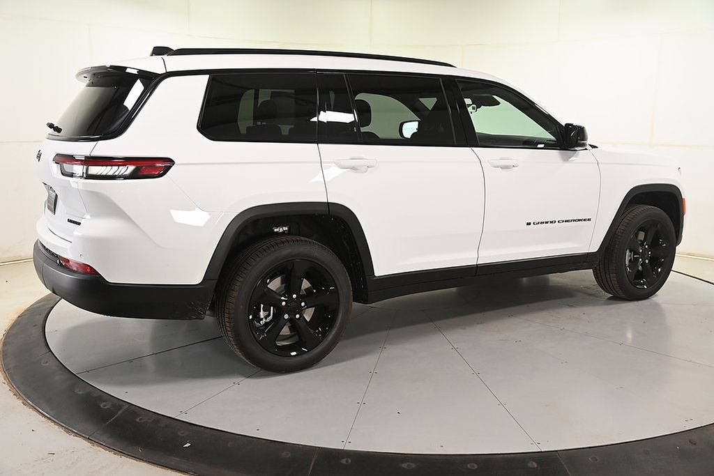 New 2025 Jeep Grand Cherokee L Limited w/ Black Appearance Package AWD/4WD image 6