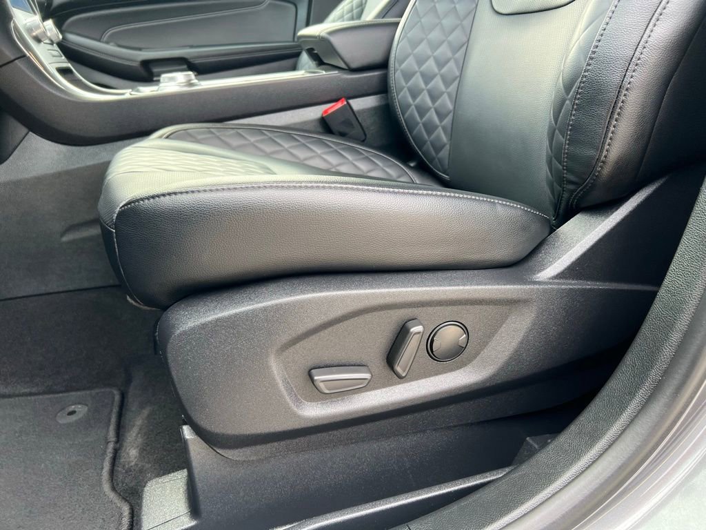 Used 2024 Ford Edge Titanium w/ Equipment Group 301A image 14
