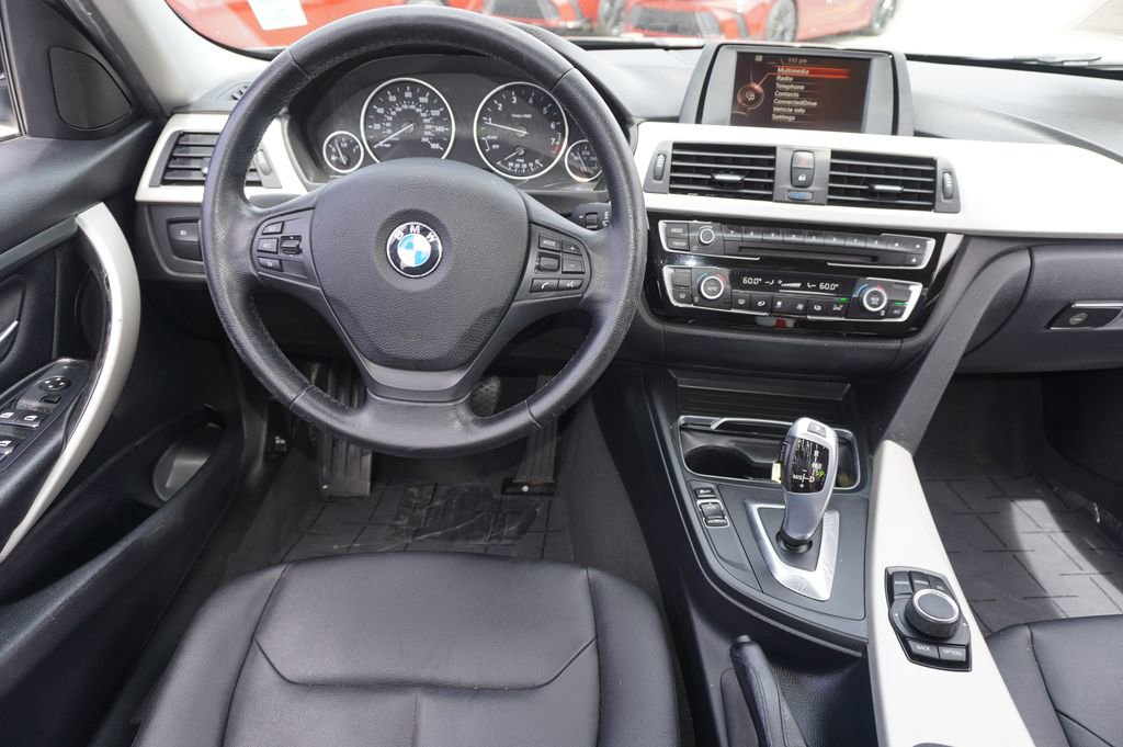 Used 2016 BMW 320i Sedan image 10