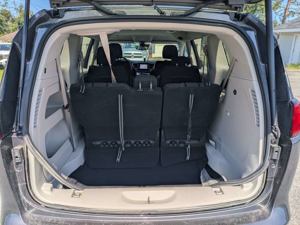 Used 2023 Chrysler Voyager LX FWD image 12