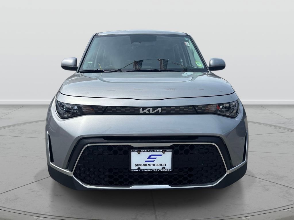 Used 2023 Kia Soul S FWD image 2