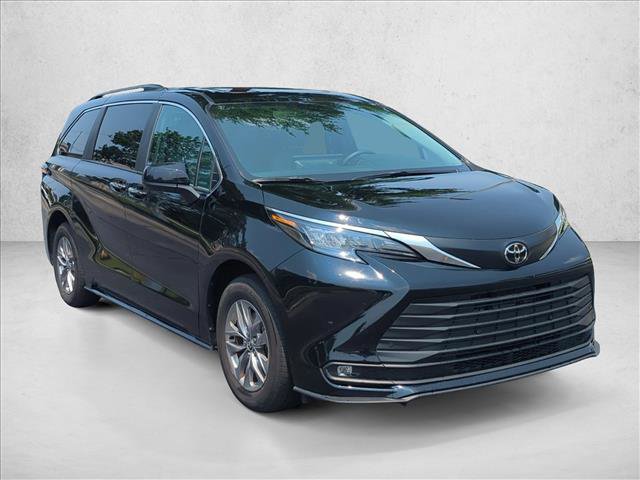 Certified 2026 Toyota Sienna XLE FWD image 3