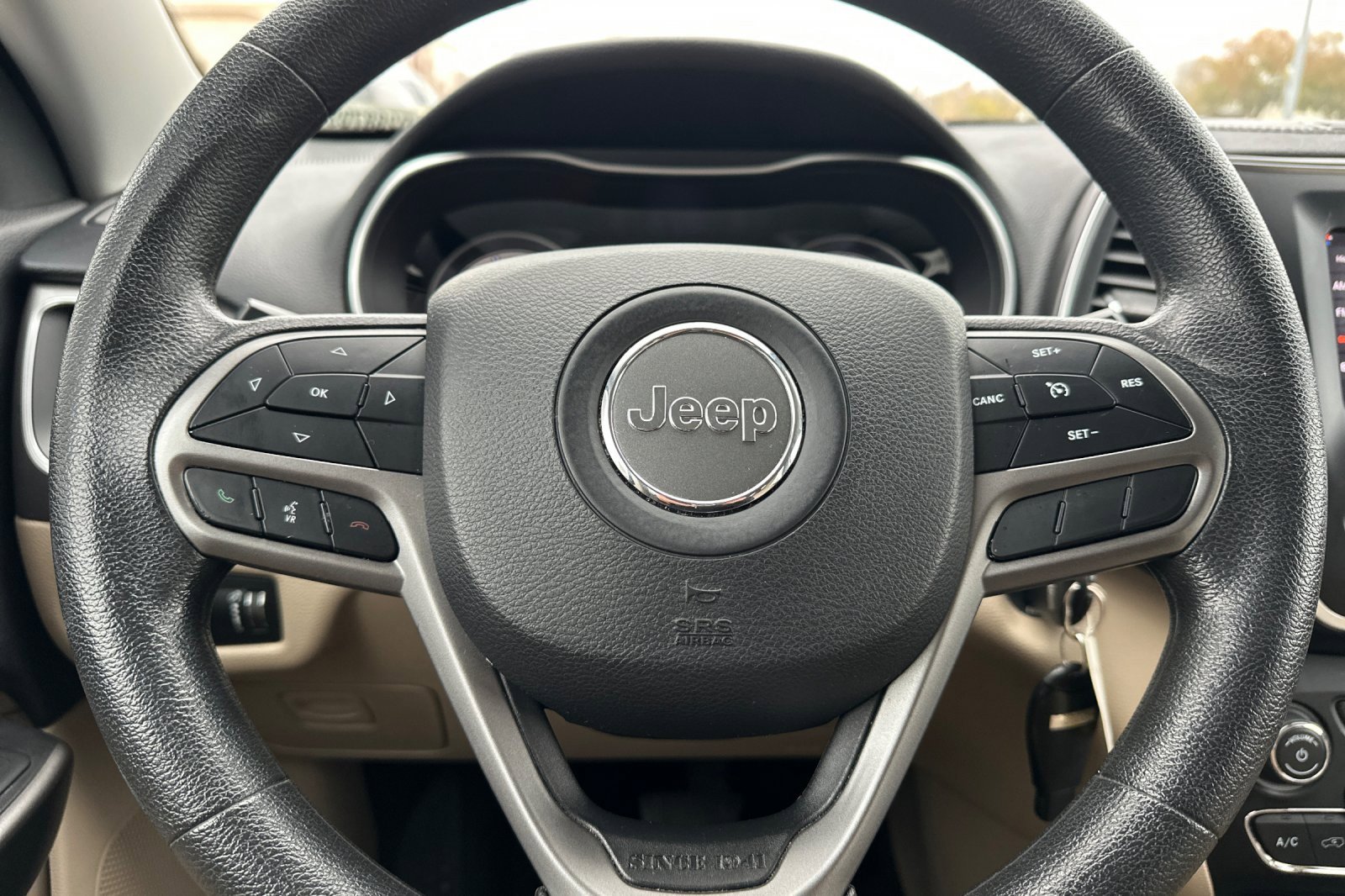 Used 2019 Jeep Cherokee Latitude w/ Popular Appearance Group image 22