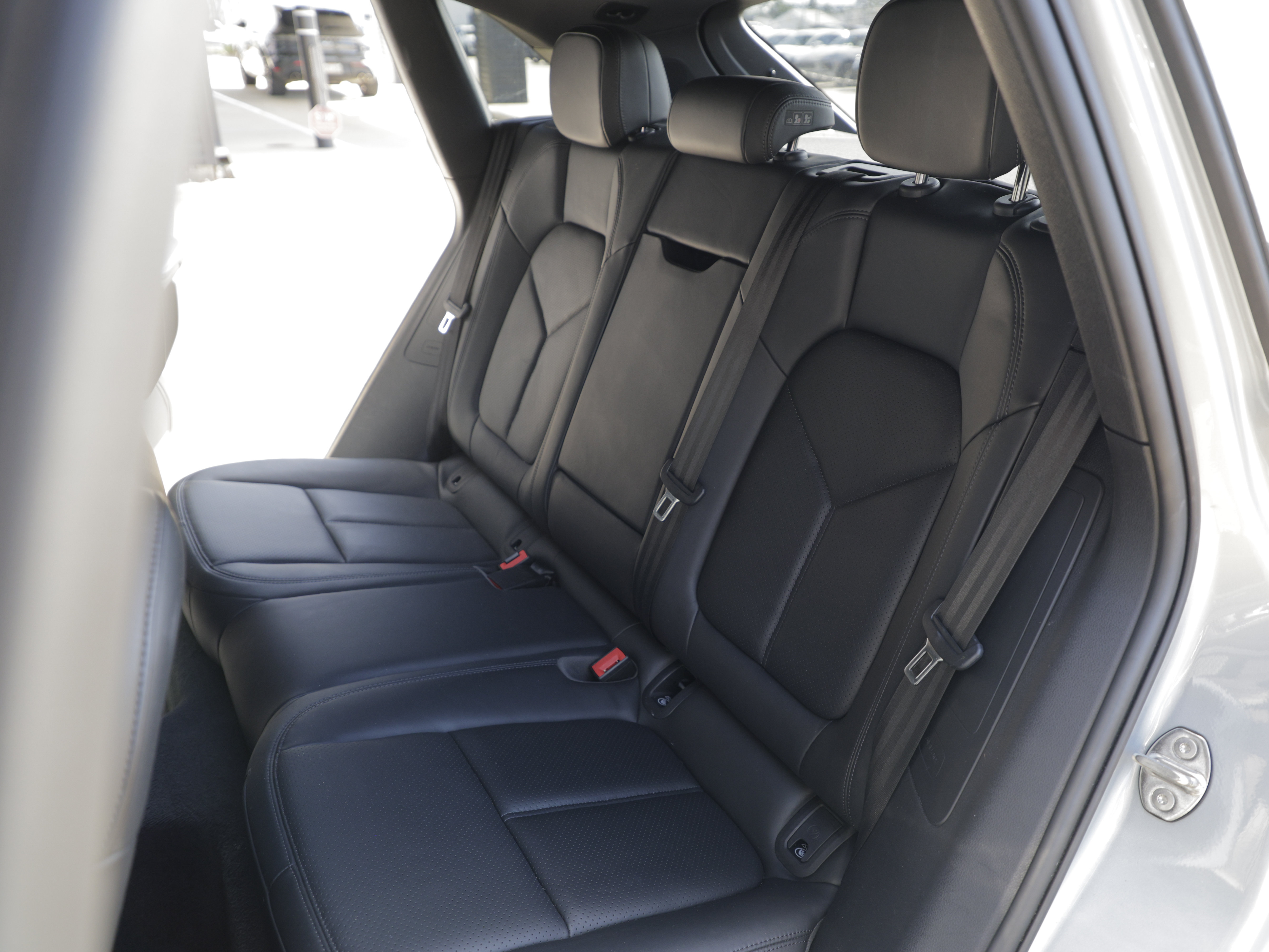 Certified 2023 Porsche Macan Turbo AWD/4WD image 20