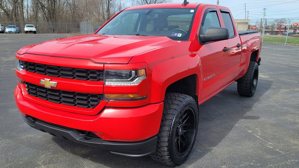 Used 2018 Chevrolet Silverado 1500 Custom w/ Custom Convenience Package image 3