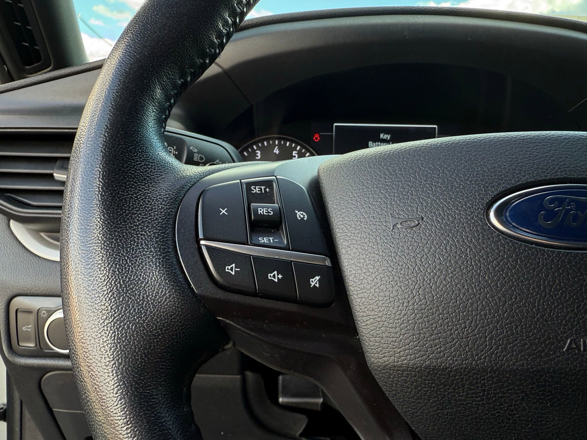 Used 2020 Ford Explorer XLT image 40