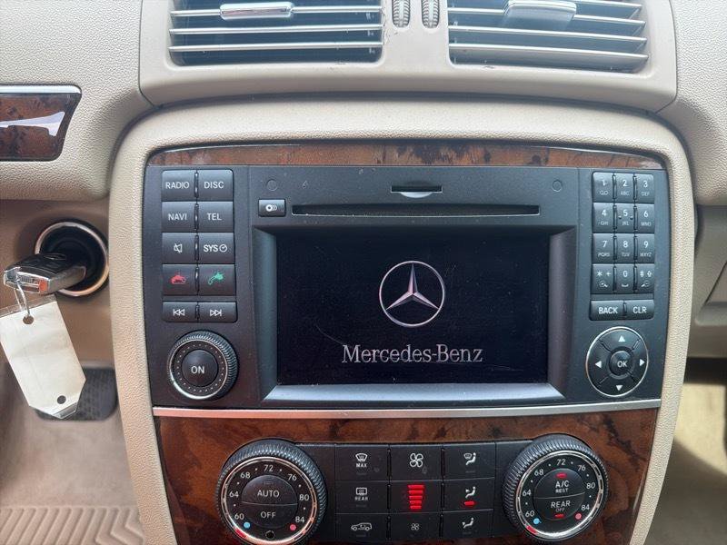 Used 2011 Mercedes-Benz R 350 4MATIC image 31