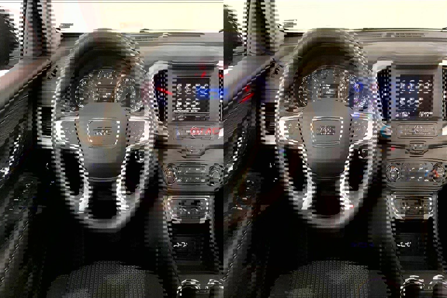 Used 2024 GMC Terrain SLE image 5