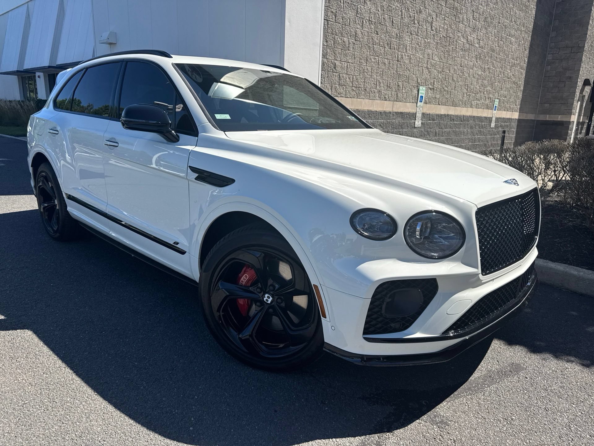 Certified 2023 Bentley Bentayga AWD/4WD image 1