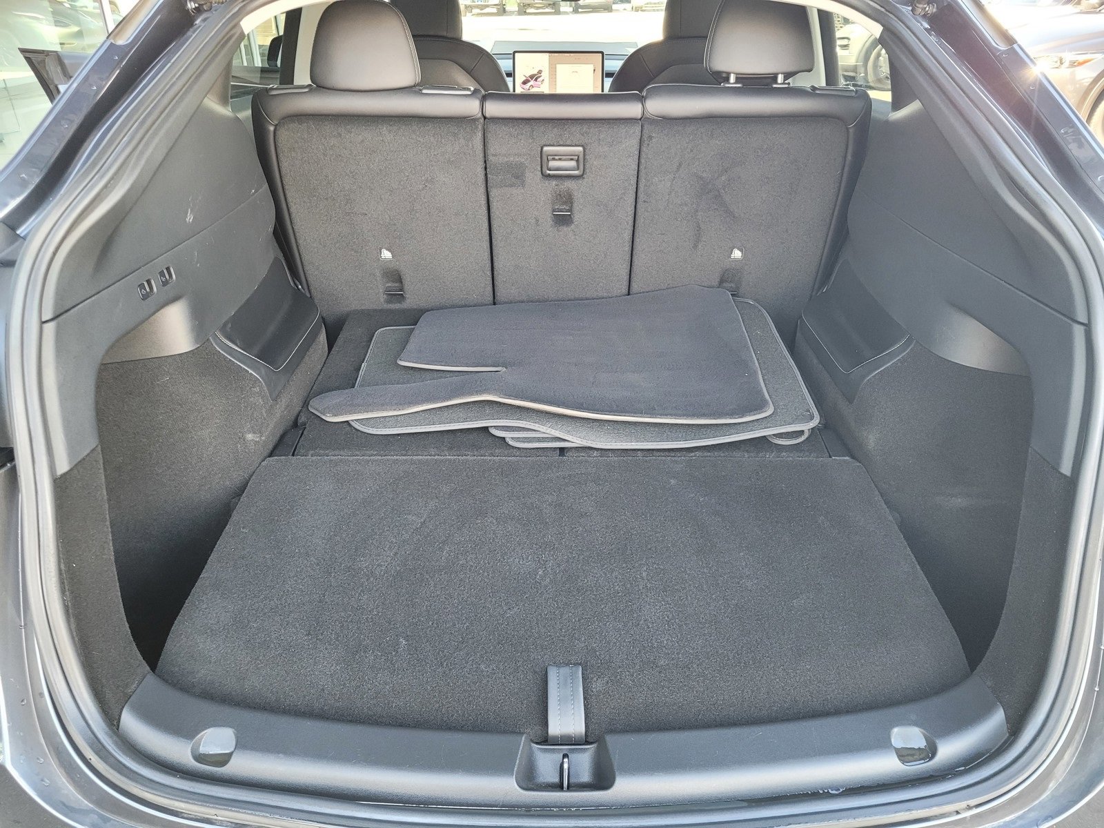 Used 2022 Tesla Model Y Long Range image 29