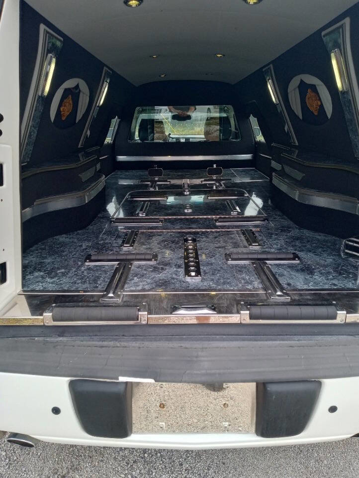 Used 2011 Cadillac DTS Limousine image 14