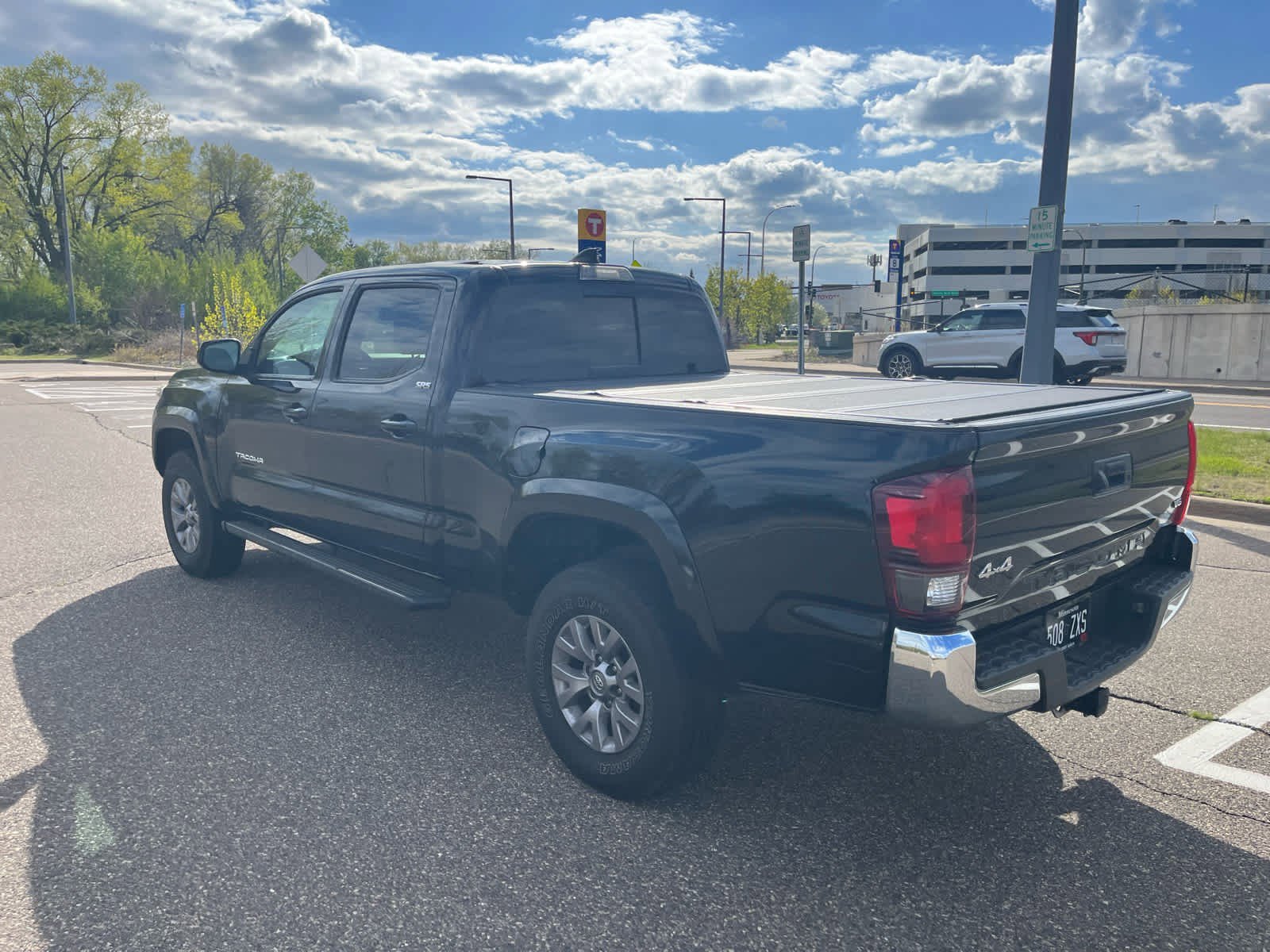 Used 2019 Toyota Tacoma SR5 AWD/4WD image 16