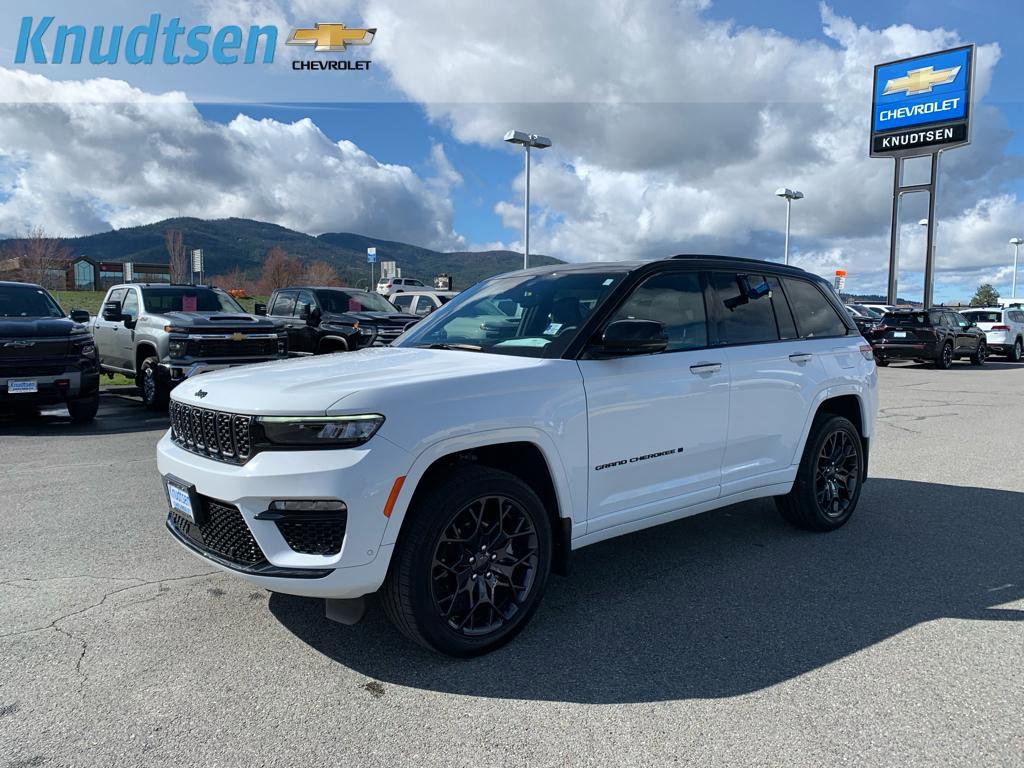 Used 2025 Jeep Grand Cherokee Summit image 3