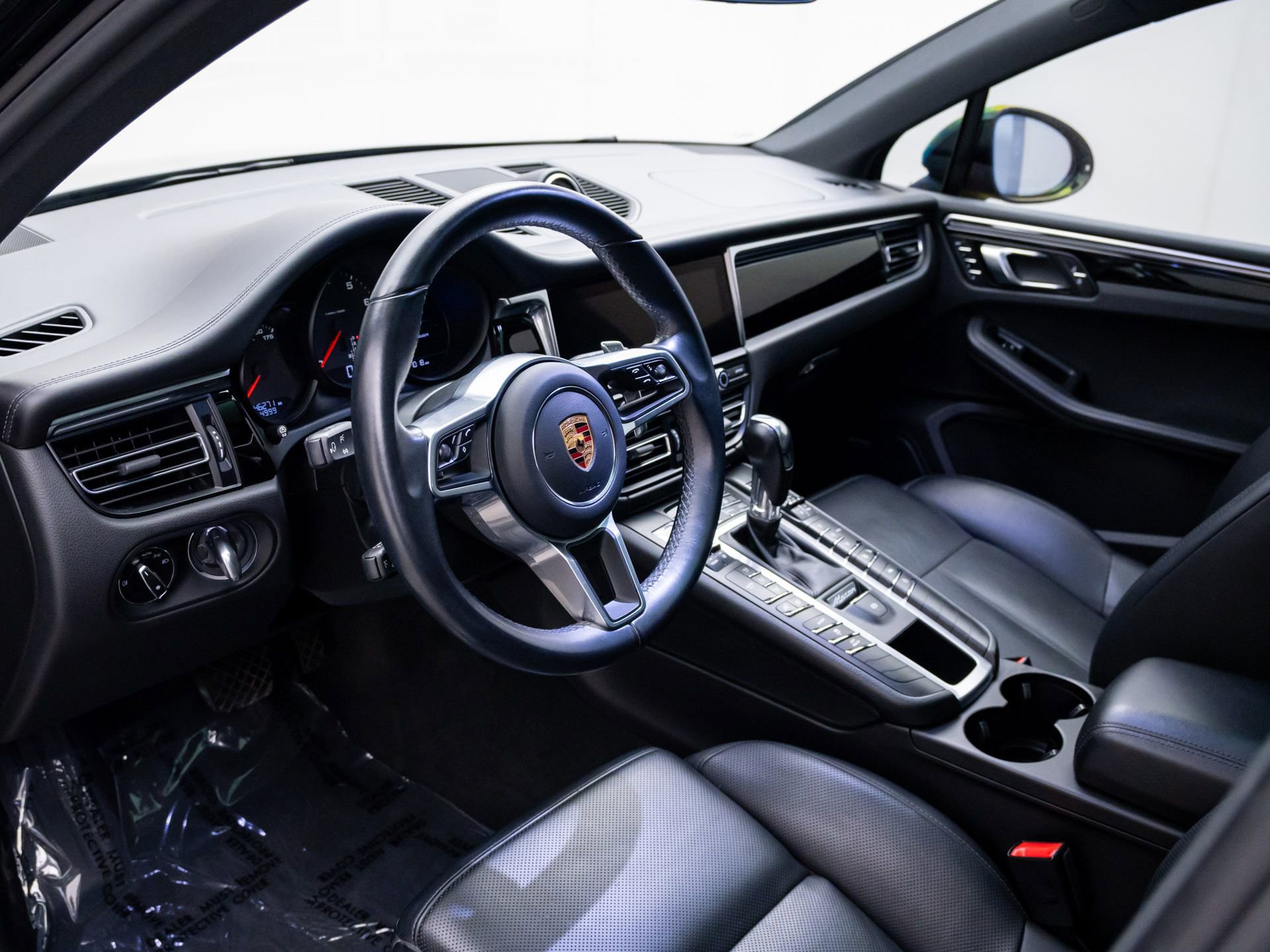 Used 2020 Porsche Macan AWD/4WD image 4