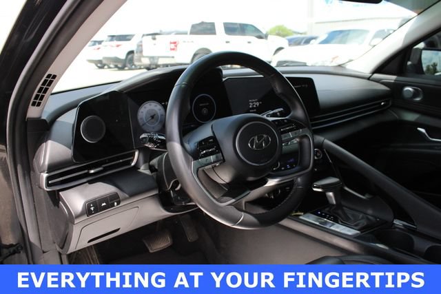 Used 2023 Hyundai Elantra Limited FWD image 2
