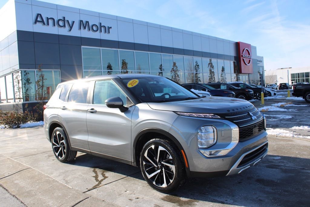 Used 2022 Mitsubishi Outlander SE image 1
