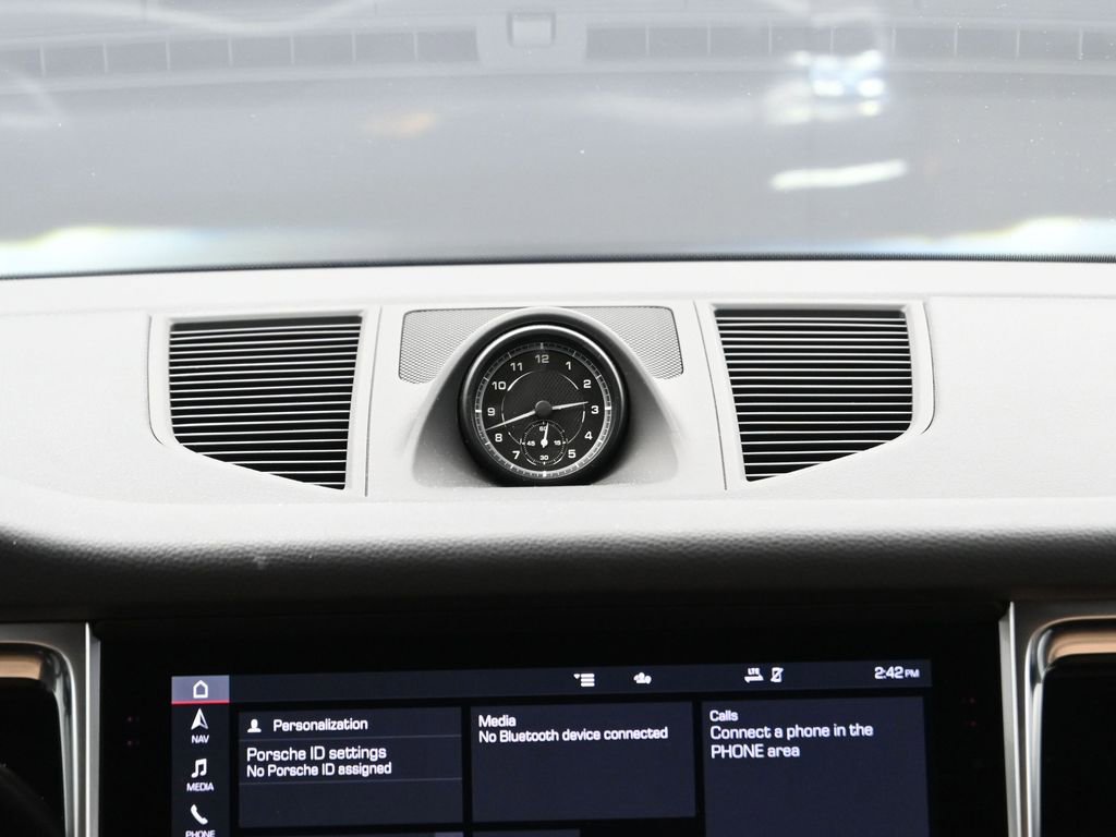 Certified 2024 Porsche Macan image 20