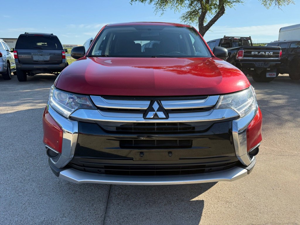 Used 2018 Mitsubishi Outlander ES image 2