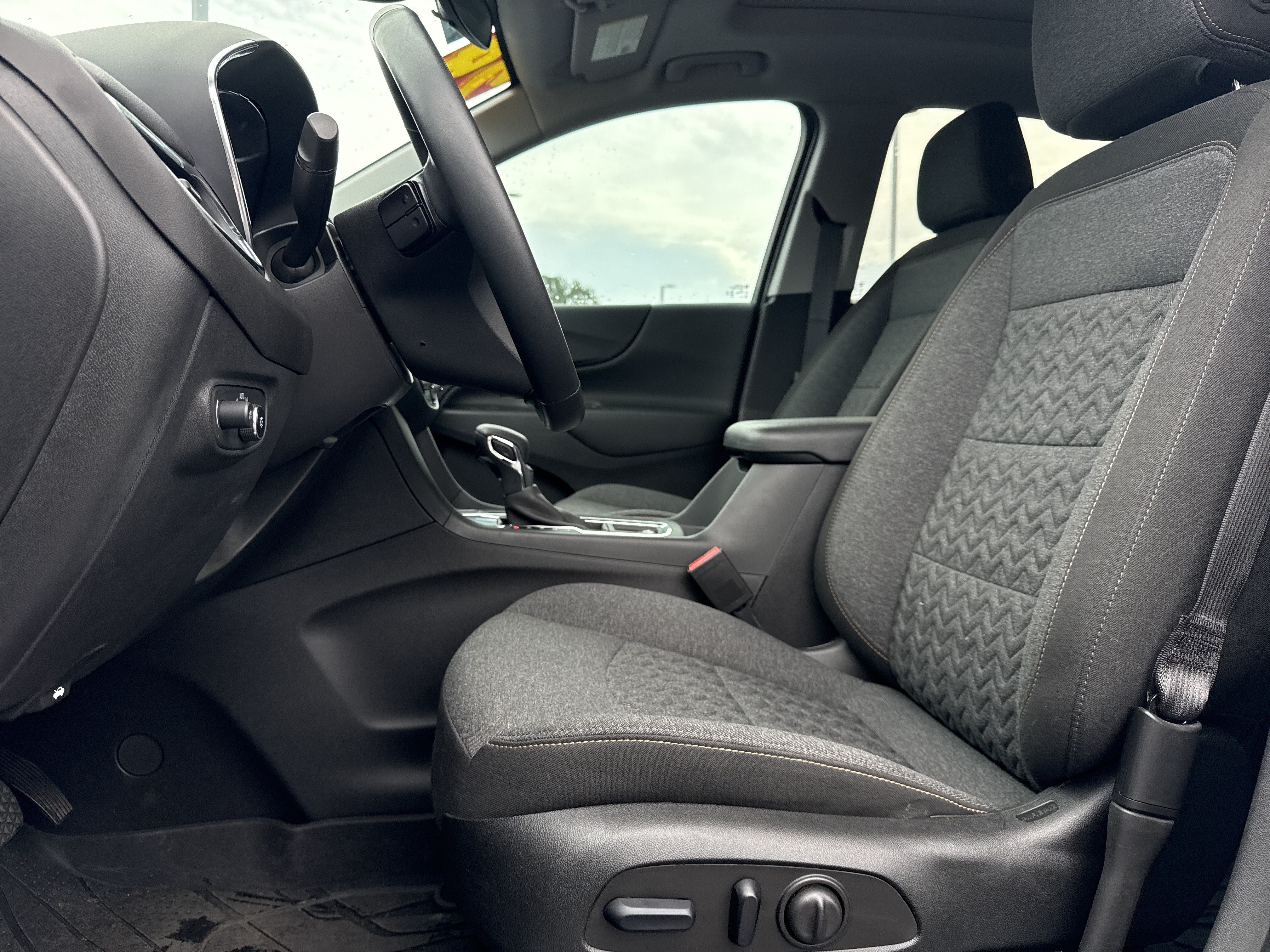 Used 2024 Chevrolet Equinox LT FWD image 13