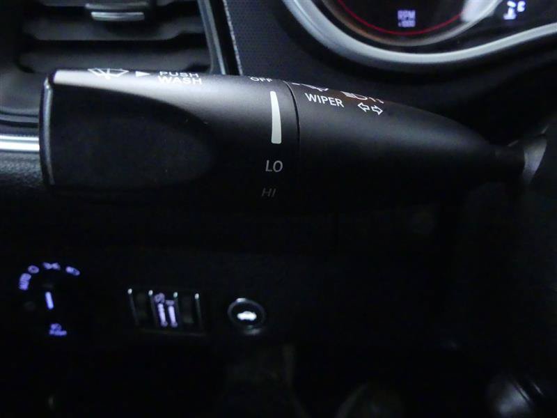 Used 2018 Dodge Challenger R/T Scat Pack w/ Leather Interior Group RWD image 18
