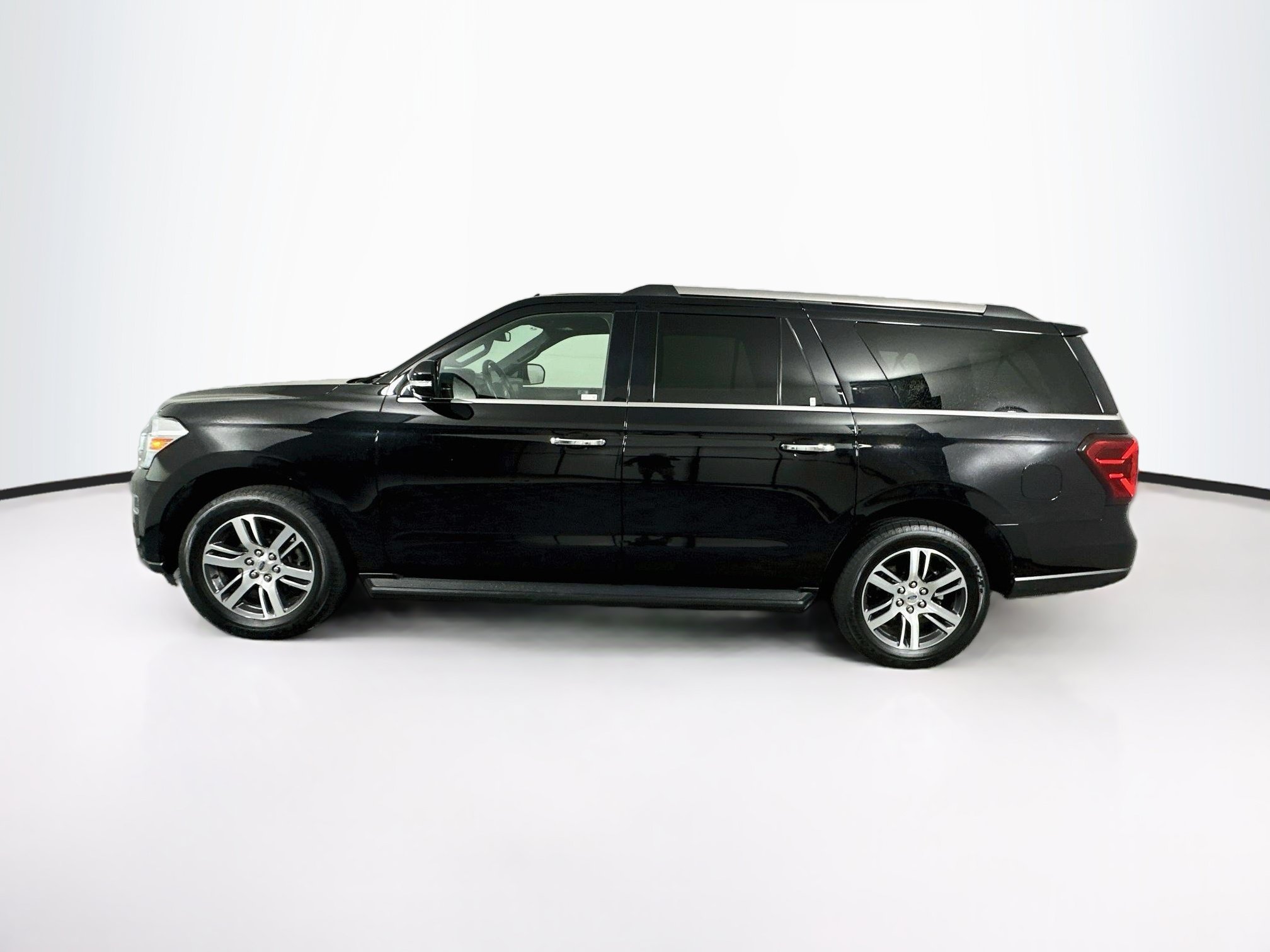 Used 2024 Ford Expedition Max Limited RWD image 4