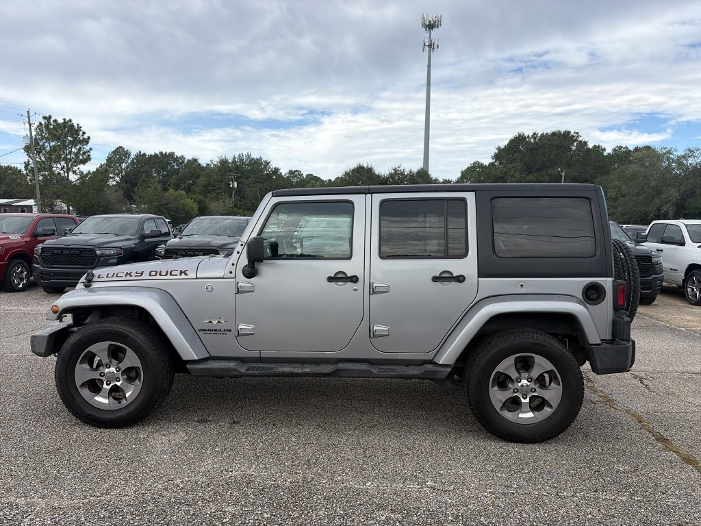 Used 2017 Jeep Wrangler Unlimited Sahara w/ Connectivity Group AWD/4WD image 3